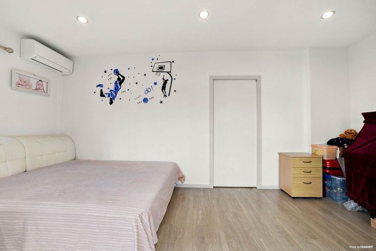 Photo of property in 36 Sohlue Place, Oteha, Auckland, 0632