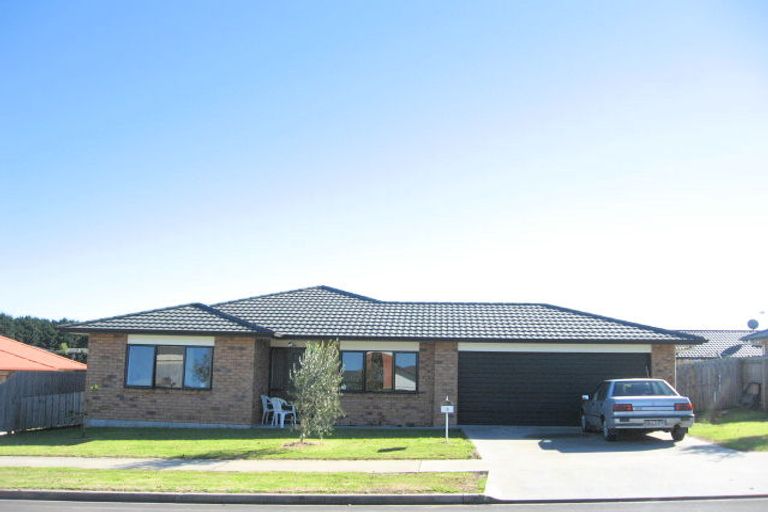 Photo of property in 3 Loughinisland Place, Weymouth, Auckland, 2103