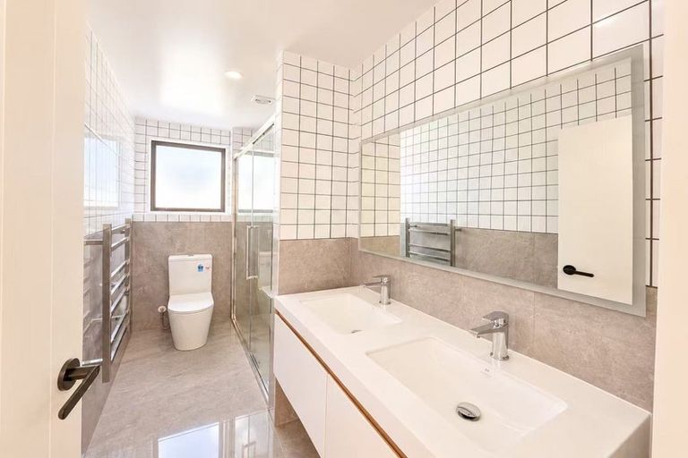 Photo of property in 11e Rene Place, Sunnyhills, Auckland, 2010