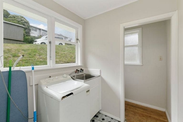 Photo of property in 80 Dowse Drive, Maungaraki, Lower Hutt, 5010