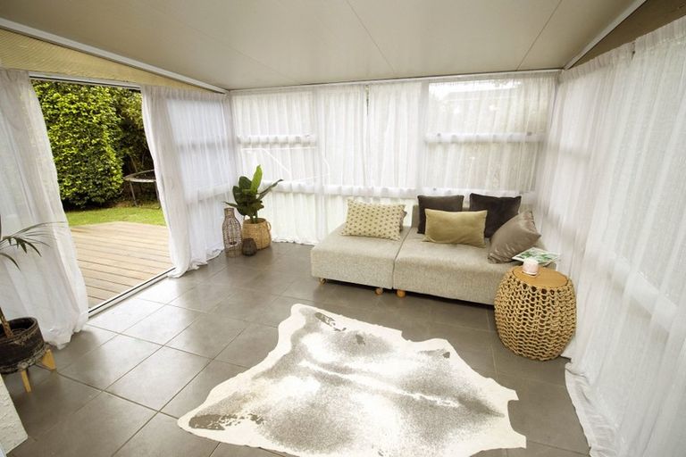 Photo of property in 10 Wallath Road, Westown, New Plymouth, 4310