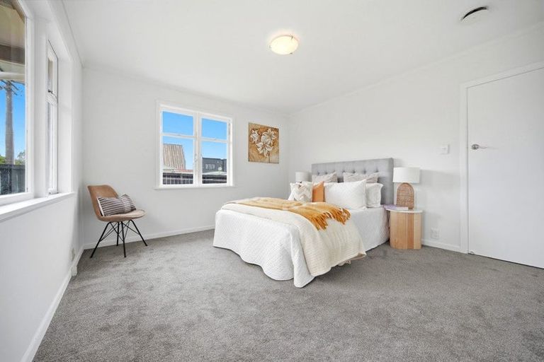 Photo of property in 102 Taikata Road, Te Atatu Peninsula, Auckland, 0610