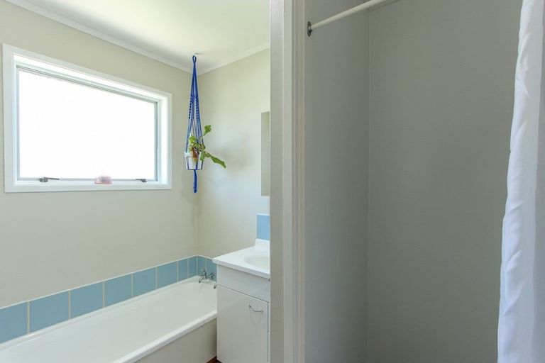 Photo of property in 21a Pohutukawa Drive, Owhata, Rotorua, 3010