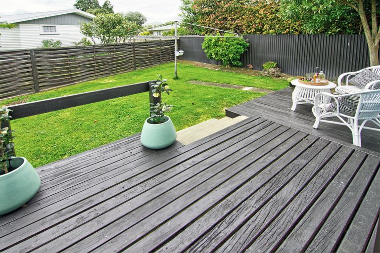 Photo of property in 12 Madden Place, Solway, Masterton, 5810
