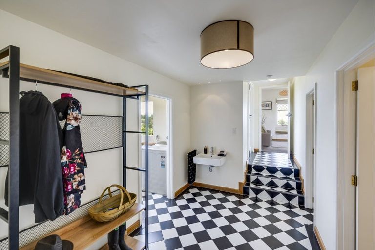 Photo of property in 44 Busby Hill, Havelock North, 4130