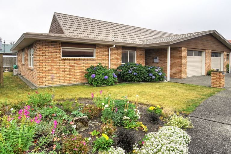 Photo of property in Holdsworth Villas, 21/2 William Donald Drive, Solway, Masterton, 5810