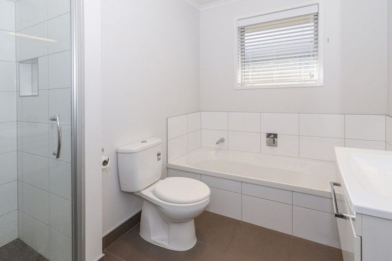 Photo of property in 6 Waipokapu Place, Opaheke, Papakura, 2113