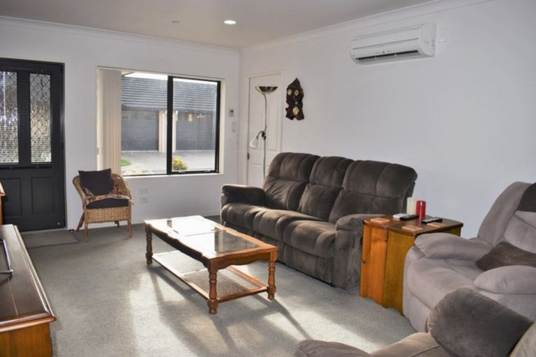 Photo of property in 28 Ian Peter Way, Otaki, 5512