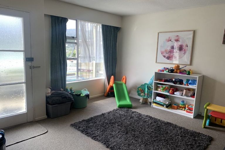 Photo of property in 18a Main Road, Wainuiomata, Lower Hutt, 5014