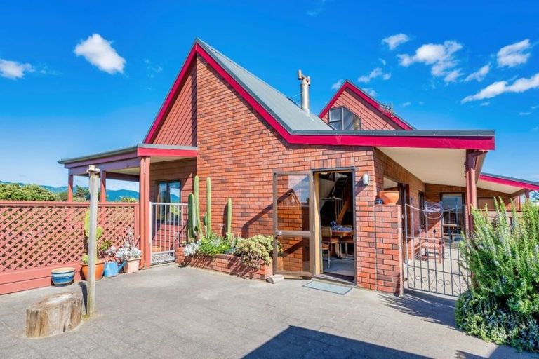Photo of property in 115 Tutere Street, Waikanae Beach, Waikanae, 5036