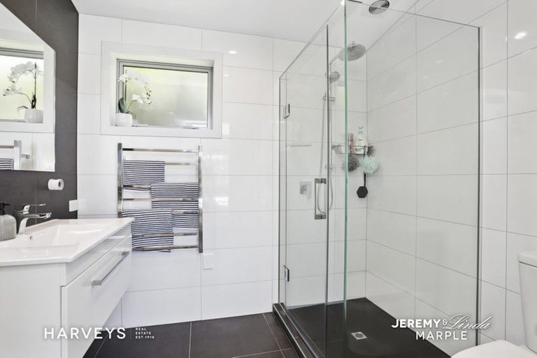 Photo of property in 31c Woodfern Crescent, Titirangi, Auckland, 0604