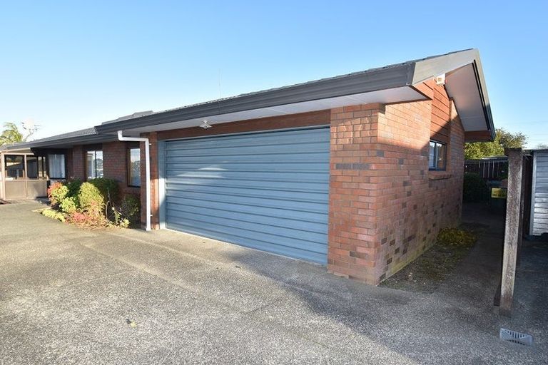 Photo of property in 2/118 Astley Avenue, New Lynn, Auckland, 0600