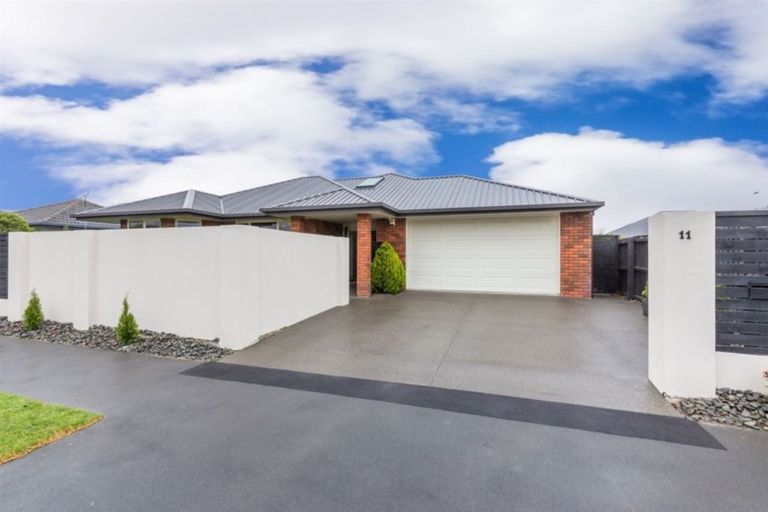 Photo of property in 11 Coolspring Way, Redwood, Christchurch, 8051