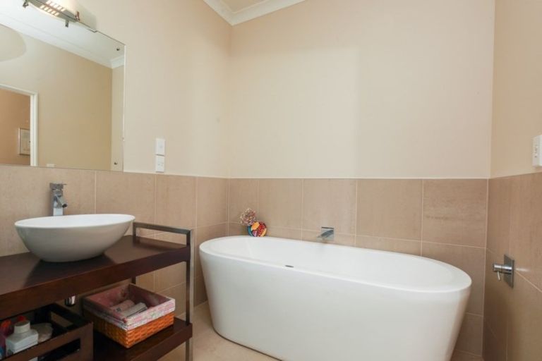 Photo of property in 13 Gibbston Close, Huntington, Hamilton, 3210