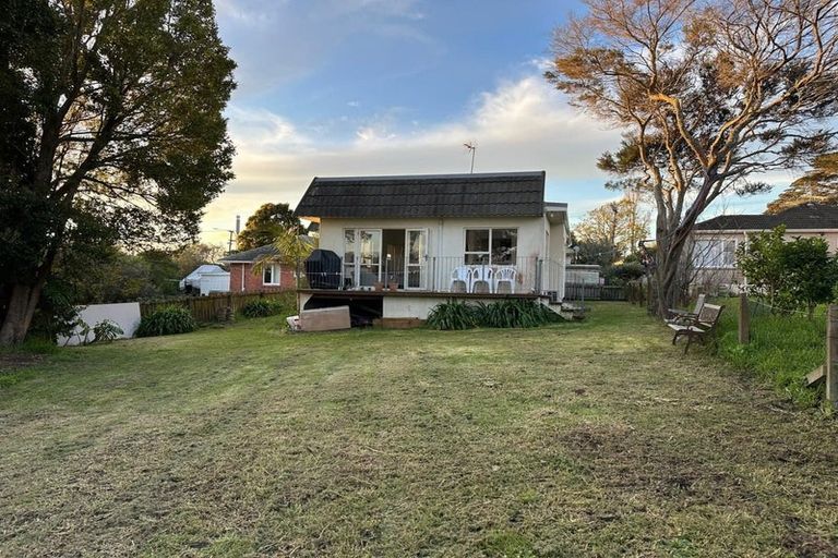 Photo of property in 1/3 Exmouth Road, Northcote, Auckland, 0627