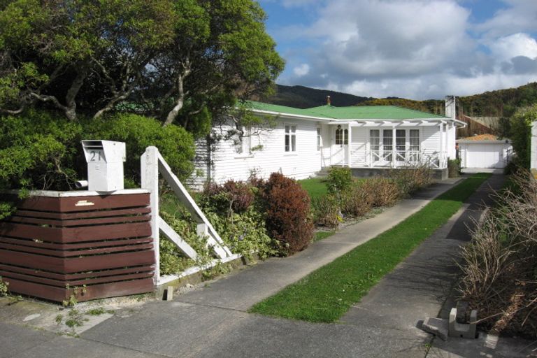 Photo of property in 21 Wellington Road, Wainuiomata, Lower Hutt, 5014