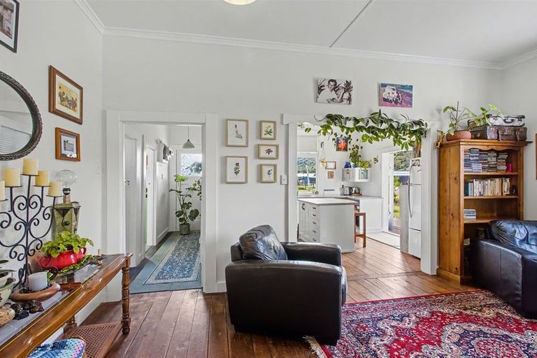 Photo of property in 10 Greenfield Street, Hector, 7822