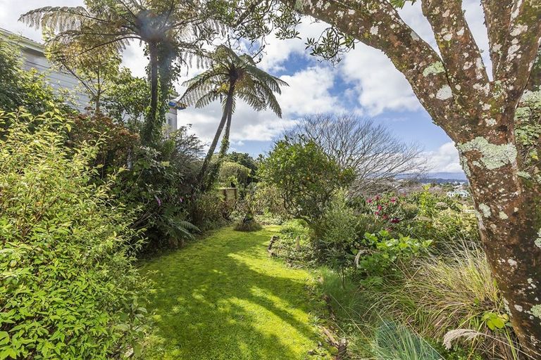 Photo of property in 7 Moana Road, Kelburn, Wellington, 6012