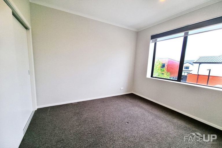 Photo of property in 4/17 Uku Lane, Hobsonville, Auckland, 0616