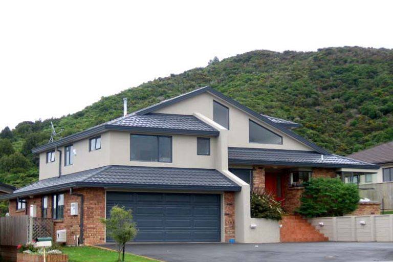 Photo of property in 27 Birkinshaw Grove, Riverstone Terraces, Upper Hutt, 5018