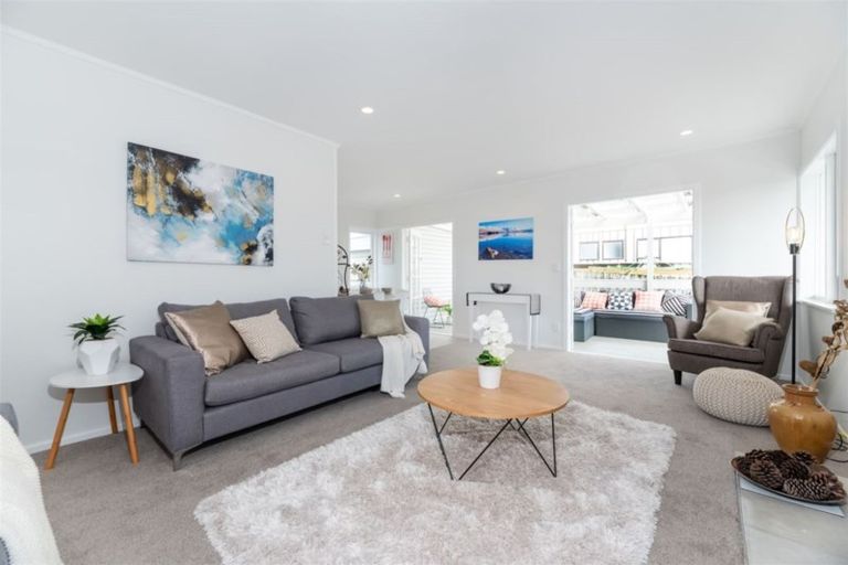 Photo of property in 1/318 Rangatira Road, Beach Haven, Auckland, 0626