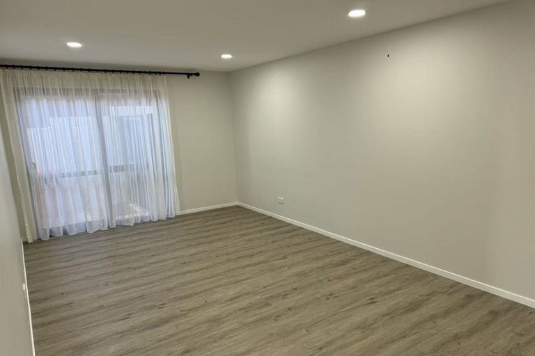 Photo of property in 28 Tawatawa Street, Long Bay, Auckland, 0630