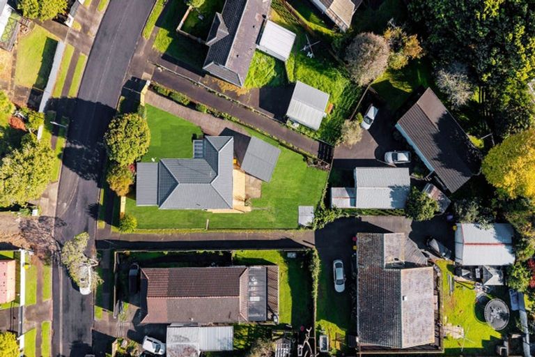 Photo of property in 30 Becker Drive, Weymouth, Auckland, 2103