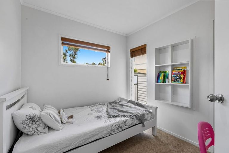 Photo of property in 300 Wairau Road, Glenfield, Auckland, 0629