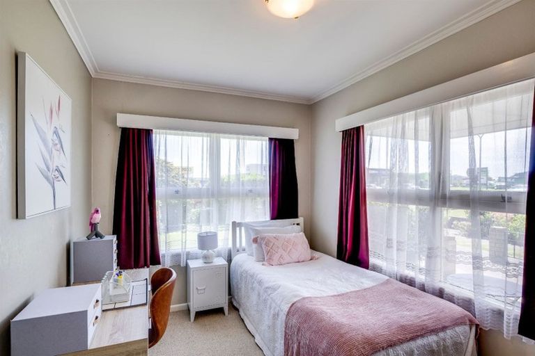 Photo of property in 123 Taradale Road, Onekawa, Napier, 4110