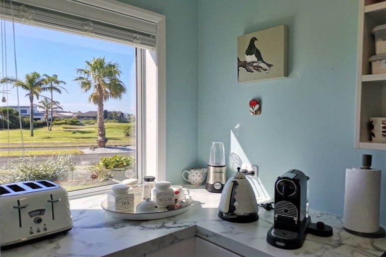 Photo of property in 2 Cayman Court, One Tree Point, 0118