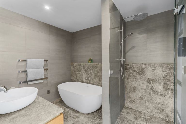 Photo of property in 100 Glandovey Road, Fendalton, Christchurch, 8052