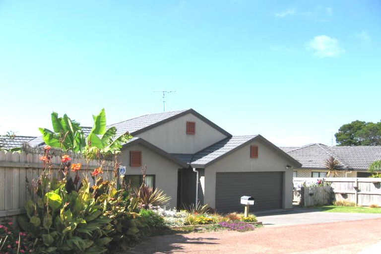 Photo of property in 8b Ashley Avenue, Long Bay, Auckland, 0630