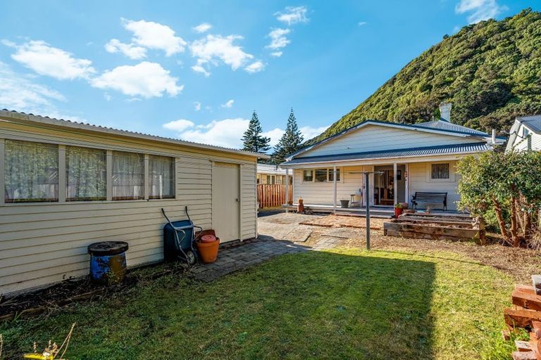 Photo of property in 240 Muritai Road, Eastbourne, Lower Hutt, 5013