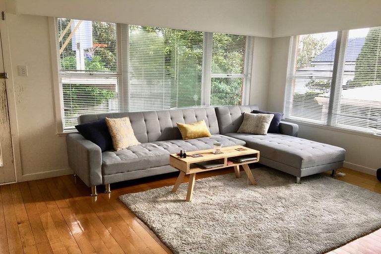 Photo of property in 8a Dodson Avenue, Milford, Auckland, 0620