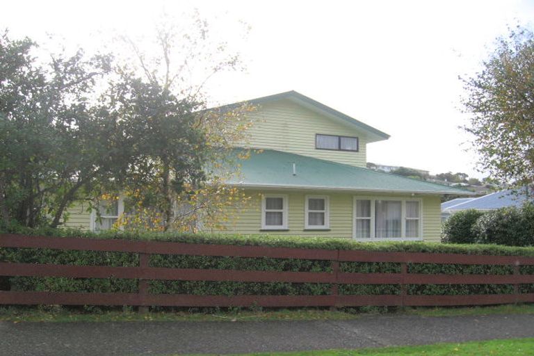 Photo of property in 6 Pembroke Street, Tawa, Wellington, 5028