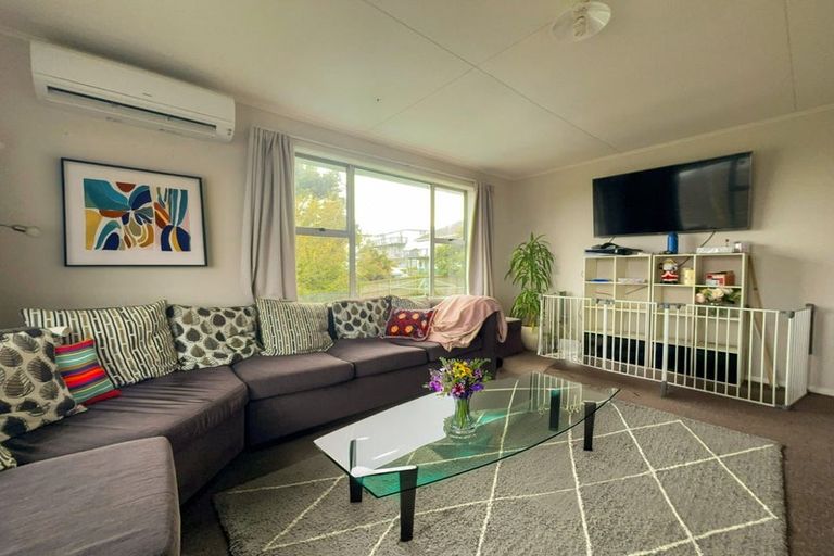 Photo of property in 4 Norfolk Grove, Cannons Creek, Porirua, 5024