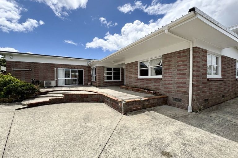 Photo of property in 2b Adams Road, Manurewa, Auckland, 2102