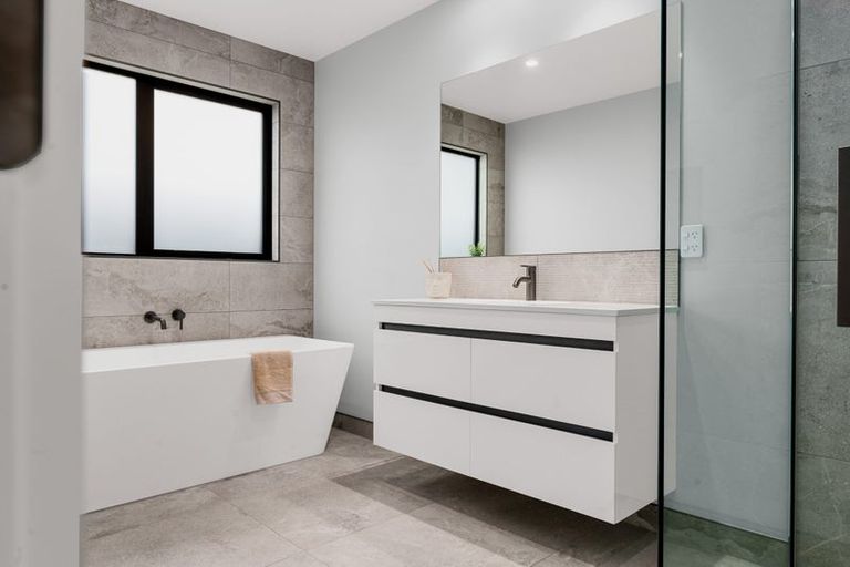 Photo of property in 52 Hugo Shaw Drive, Cambridge, 3434