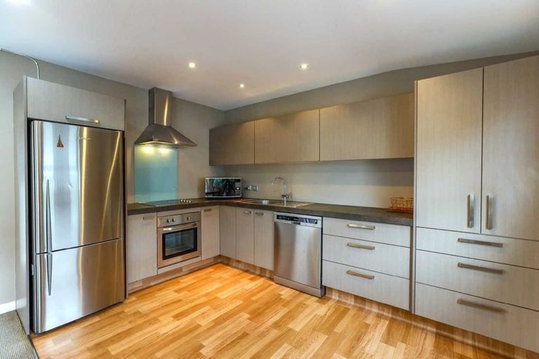 Photo of property in 8a Broadbent Street, Riccarton, Christchurch, 8041