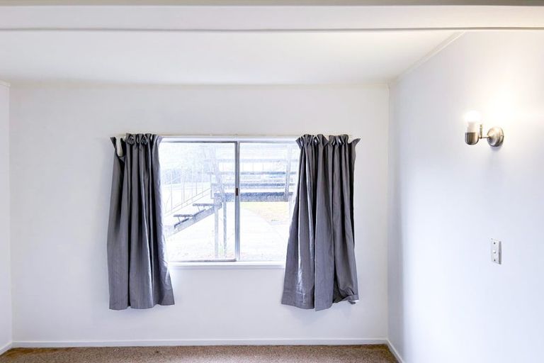 Photo of property in 29 Golf Road, New Lynn, Auckland, 0600