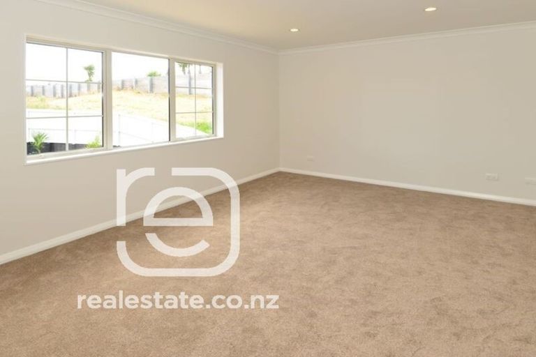 Photo of property in 68 Huntington Park Drive, Greenhithe, Auckland, 0632