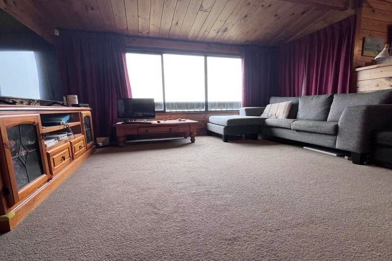 Photo of property in 86 Luckens Road, West Harbour, Auckland, 0618