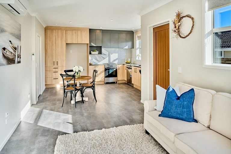 Photo of property in 28b Mana Esplanade, Paremata, Porirua, 5026