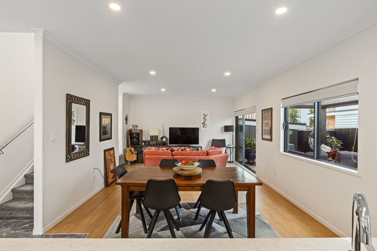 Photo of property in 49c Titirangi Road, New Lynn, Auckland, 0600