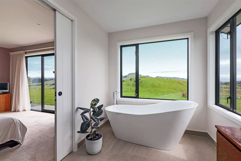 Photo of property in 89 Matarua Rise, Waimarama, Havelock North, 4294