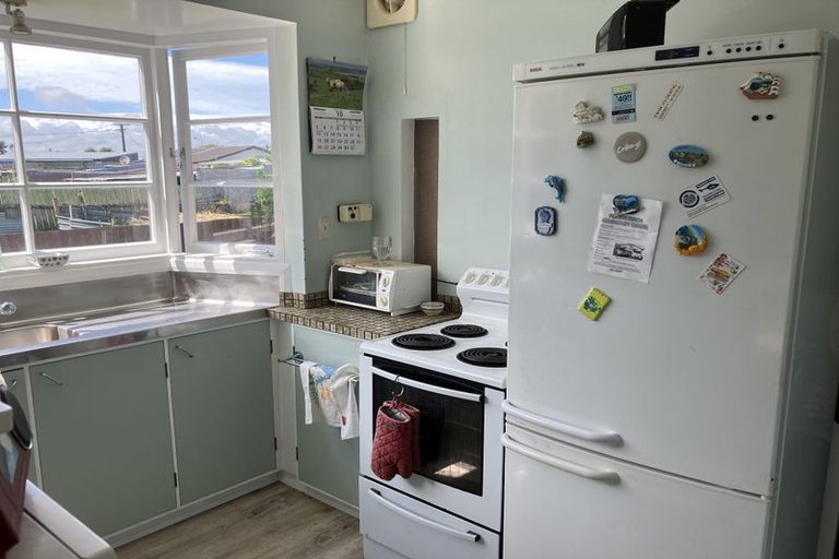 Photo of property in 1 Huia Street, Foxton Beach, Foxton, 4815