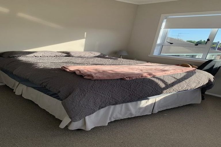 Photo of property in 2/28 Bleakhouse Road, Howick, Auckland, 2014