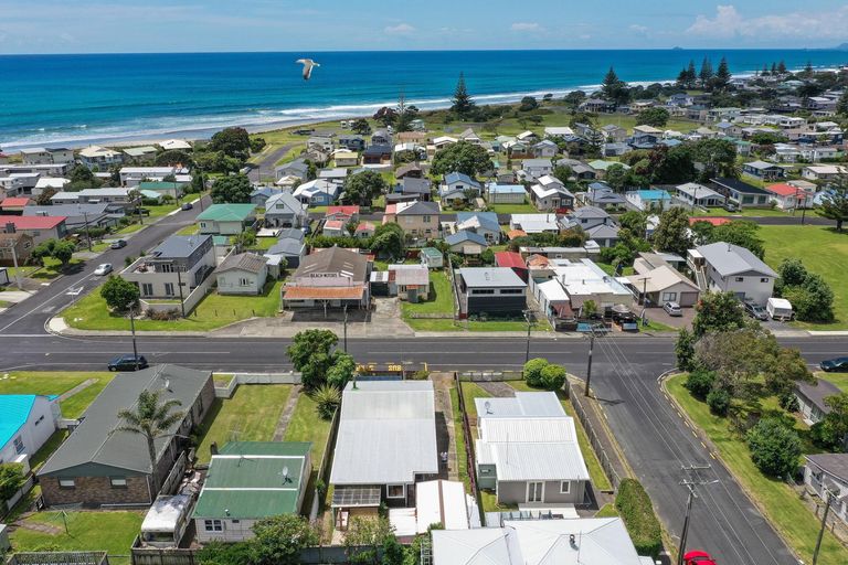 Photo of property in 35 Beach Road, Waihi Beach, 3611