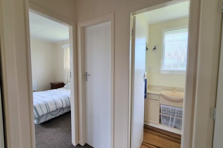 Photo of property in 18 Gisborne Terrace, Opunake, 4616