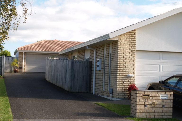 Photo of property in 1/3 Caldbeck Rise, Northpark, Auckland, 2013